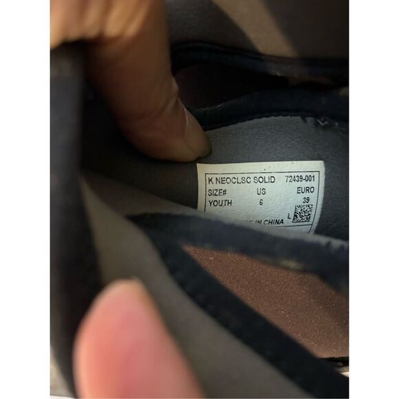 Bogs Kneoclse solid black boots youth 6 (scuffs) - Picture 3 of 9